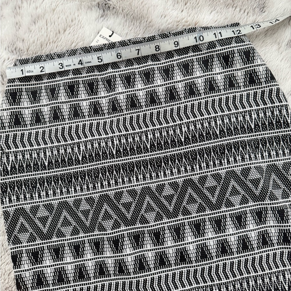 Express Geometric Black and White Pencil Skirt - Picture 3 of 4